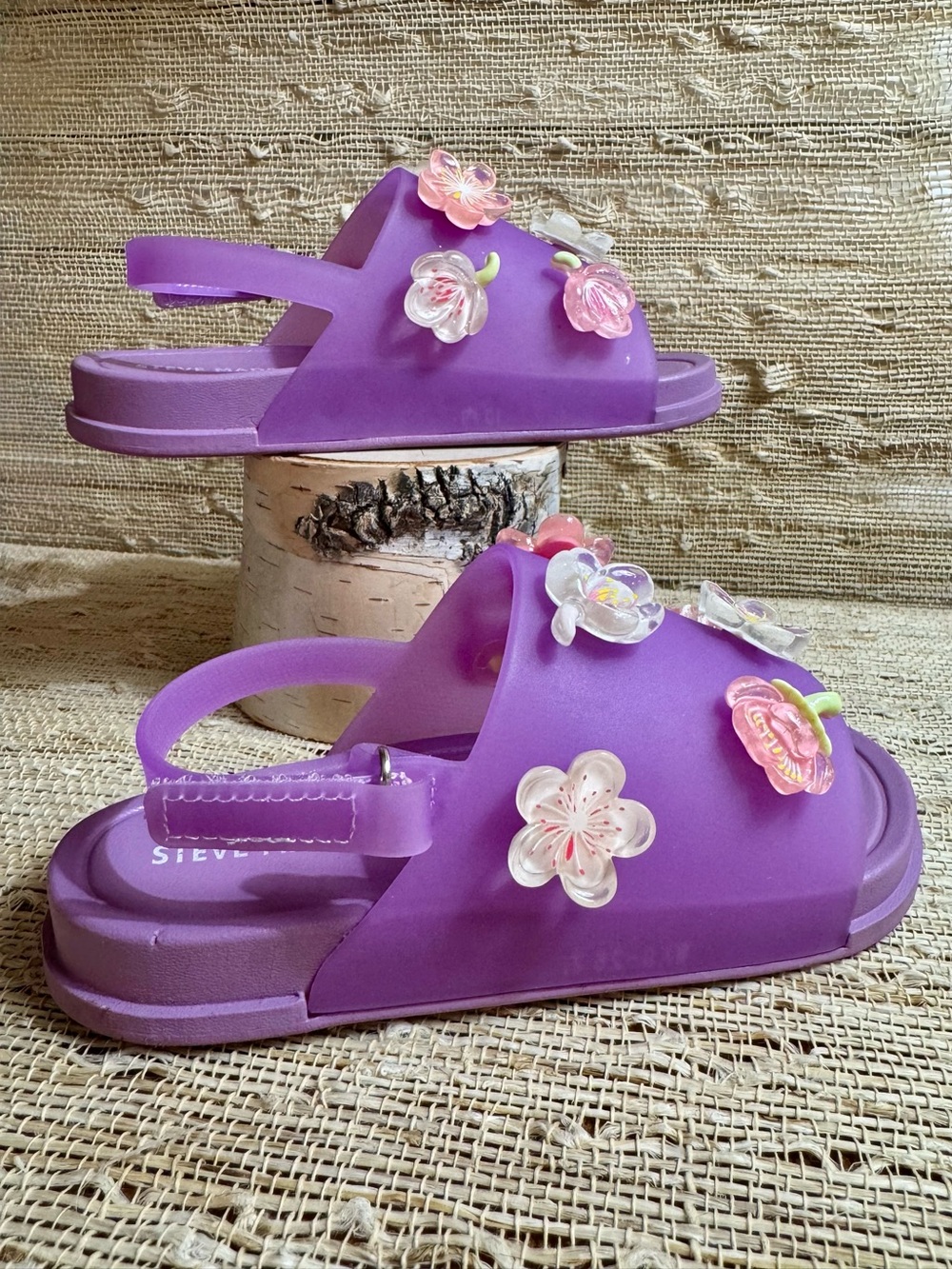 Steve Madden Girls' Tivey Jelly Sandals Purple with Acrylic Flowers Size 10